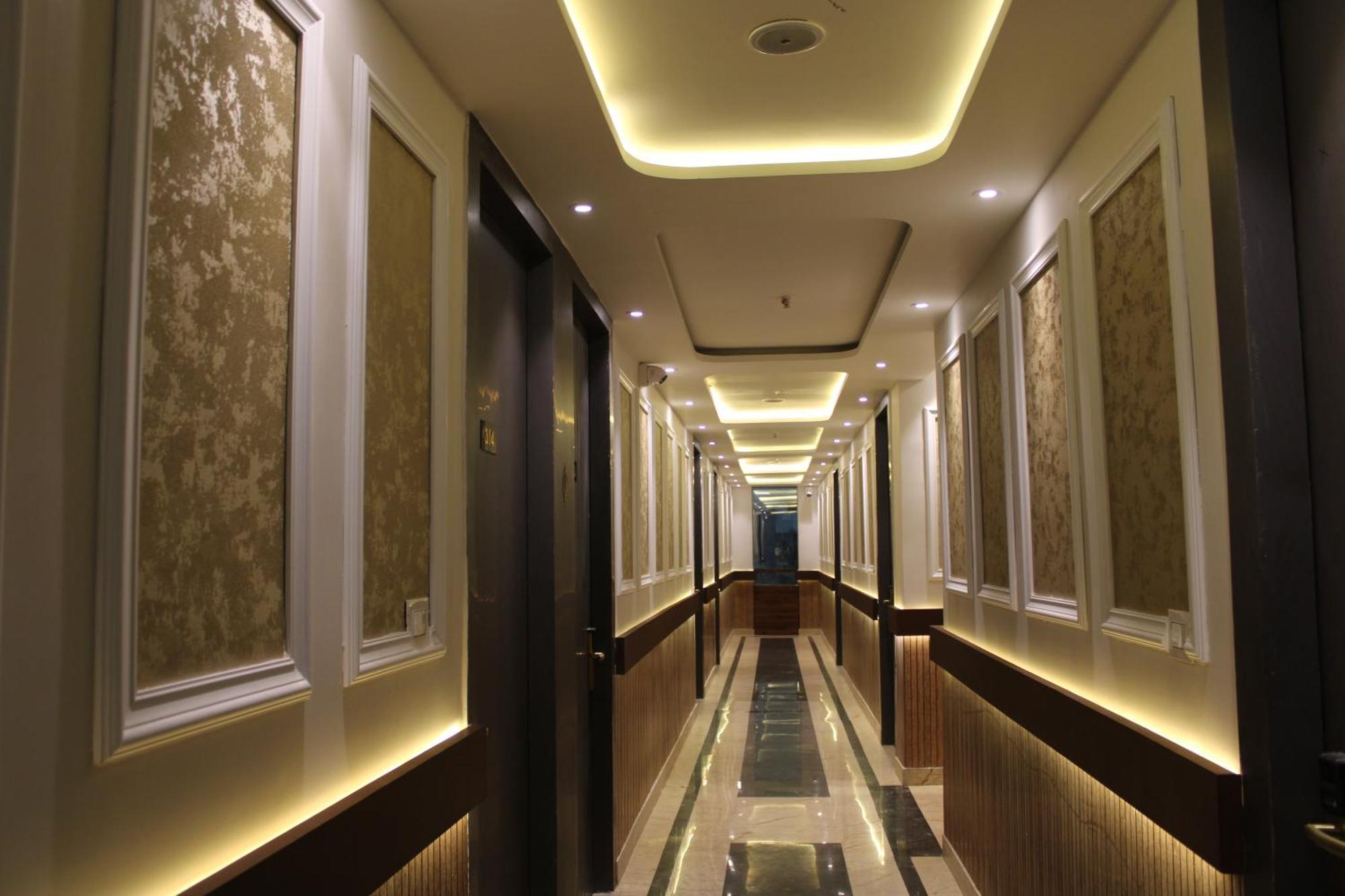 Hotel Gold Stone Kānpur Eksteriør bilde
