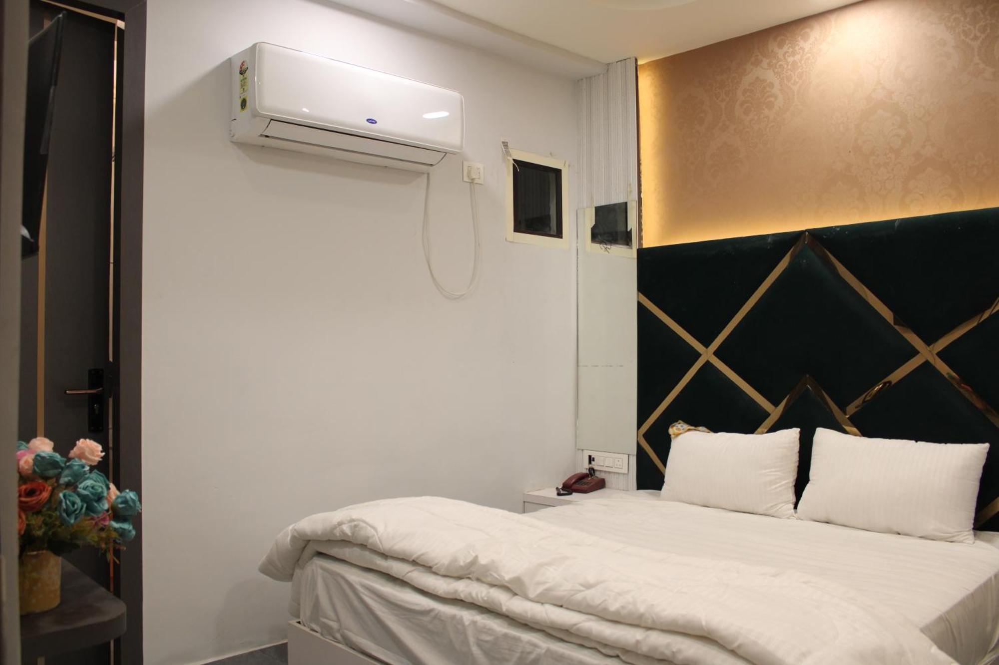 Hotel Gold Stone Kānpur Eksteriør bilde