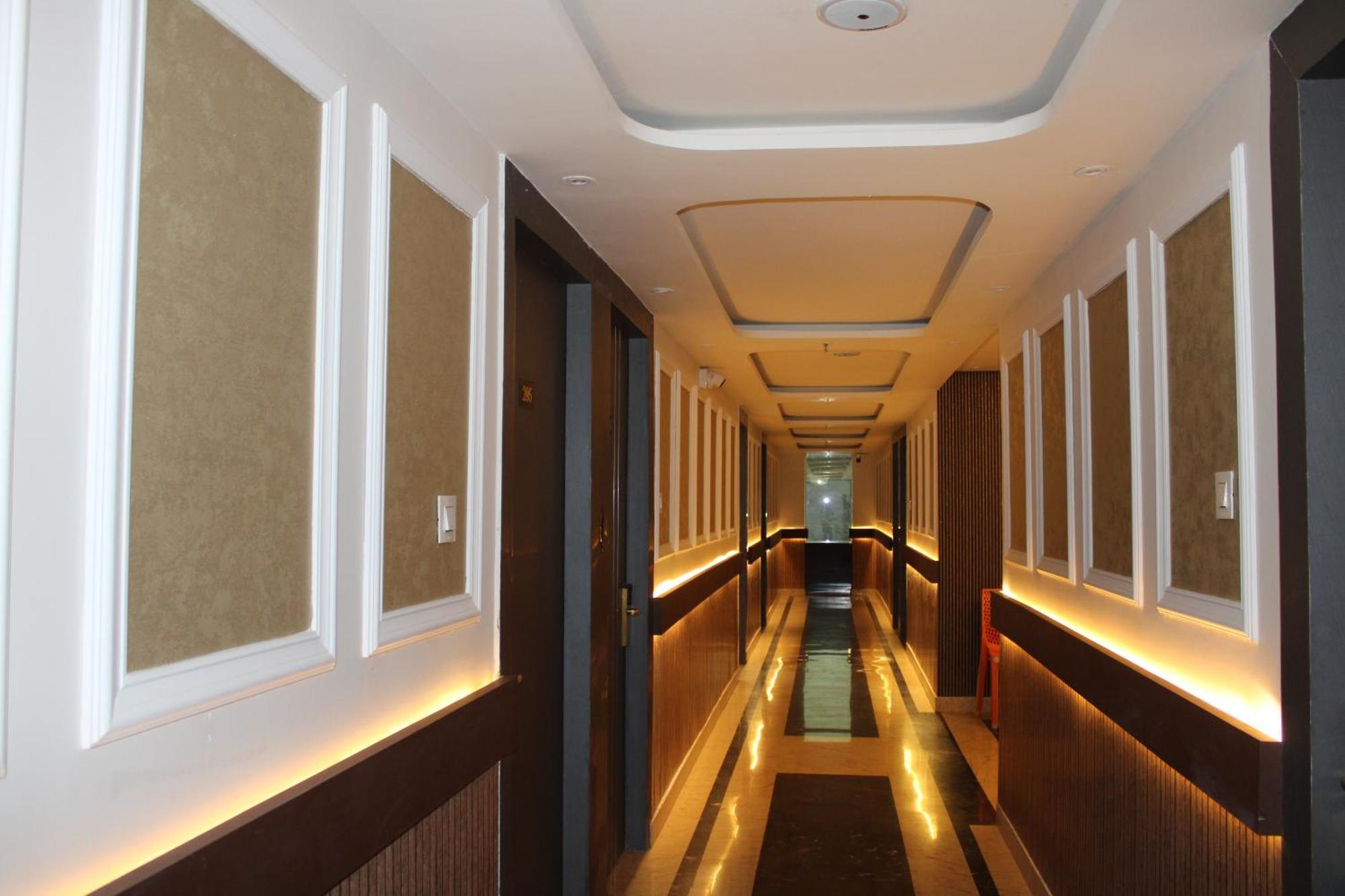 Hotel Gold Stone Kānpur Eksteriør bilde