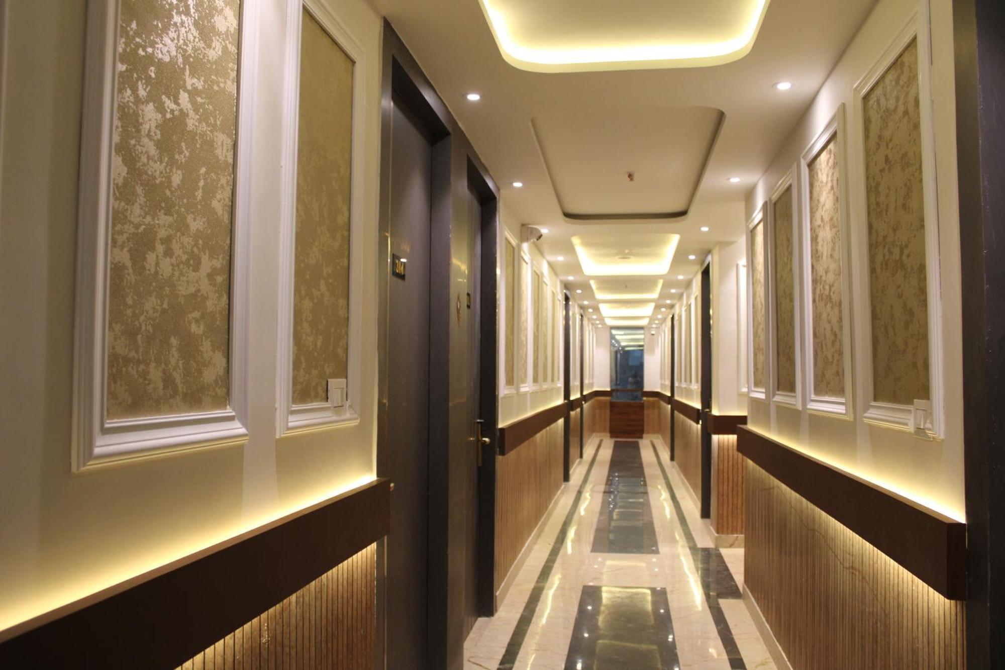 Hotel Gold Stone Kānpur Eksteriør bilde